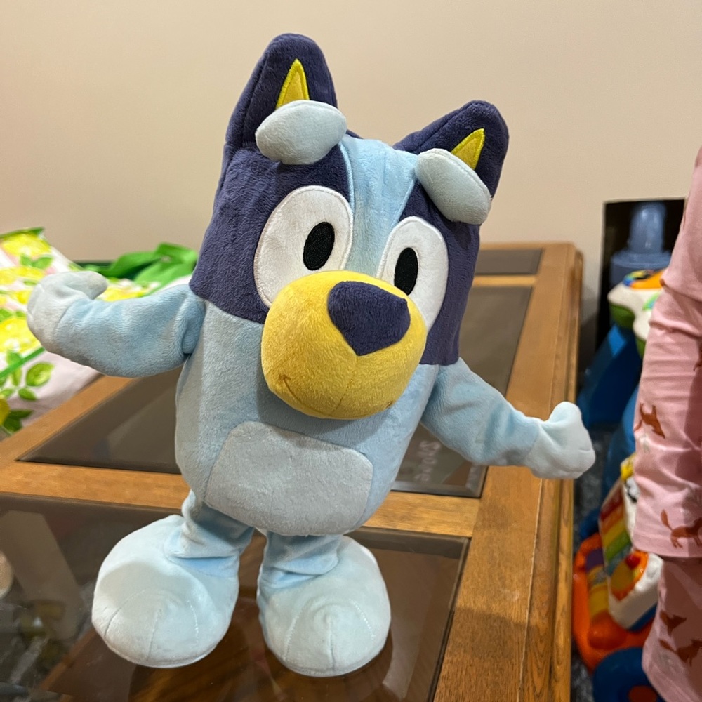 Bluey Dance and Play 13” Animated Plush with Phrases and Songs